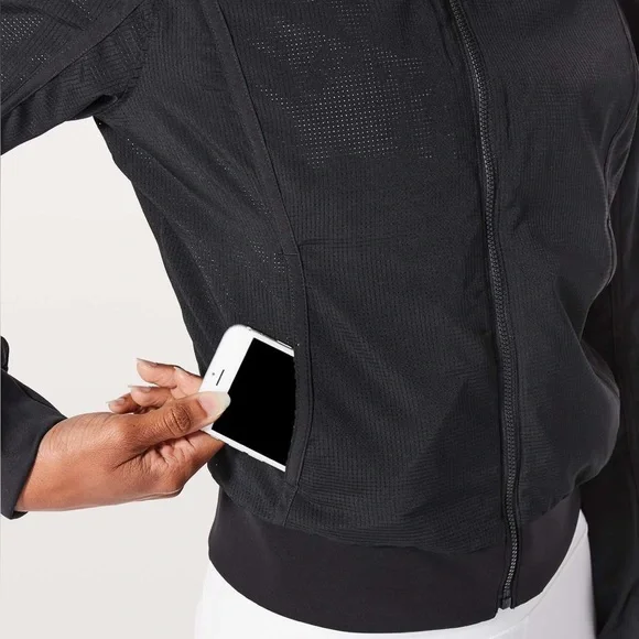 Lululemon Bomb Around Jacket *Reversible
Monochromic Black / Black Size 12 - Picture 12 of 12